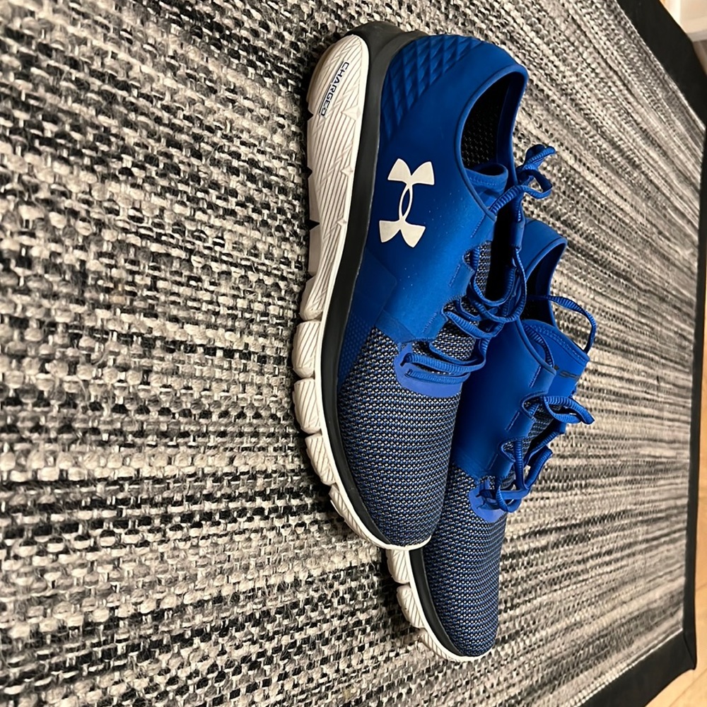 Under Armour Run Strong Tennis Shoe